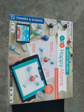Thames & Kosmos Happy Atoms STEM Kit - Blue, Green, Red